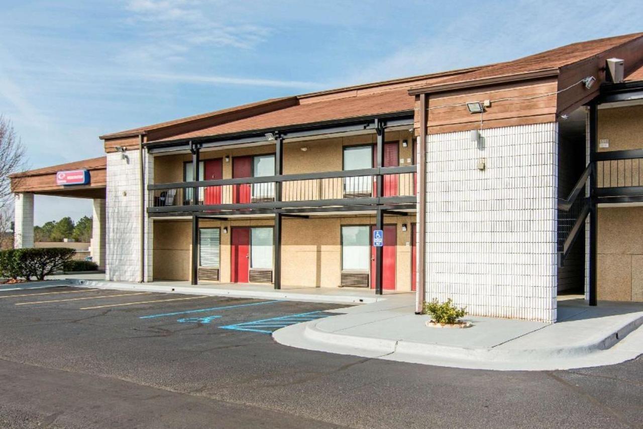 Econo Lodge Madison Exteriör bild