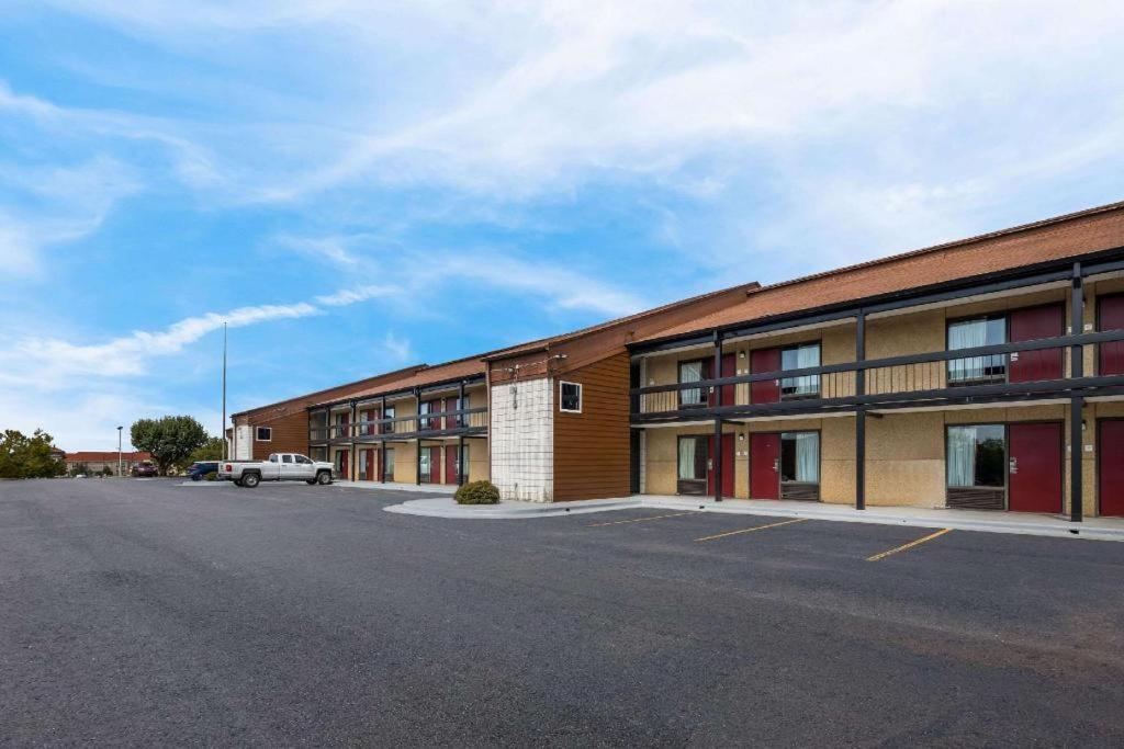 Econo Lodge Madison Exteriör bild