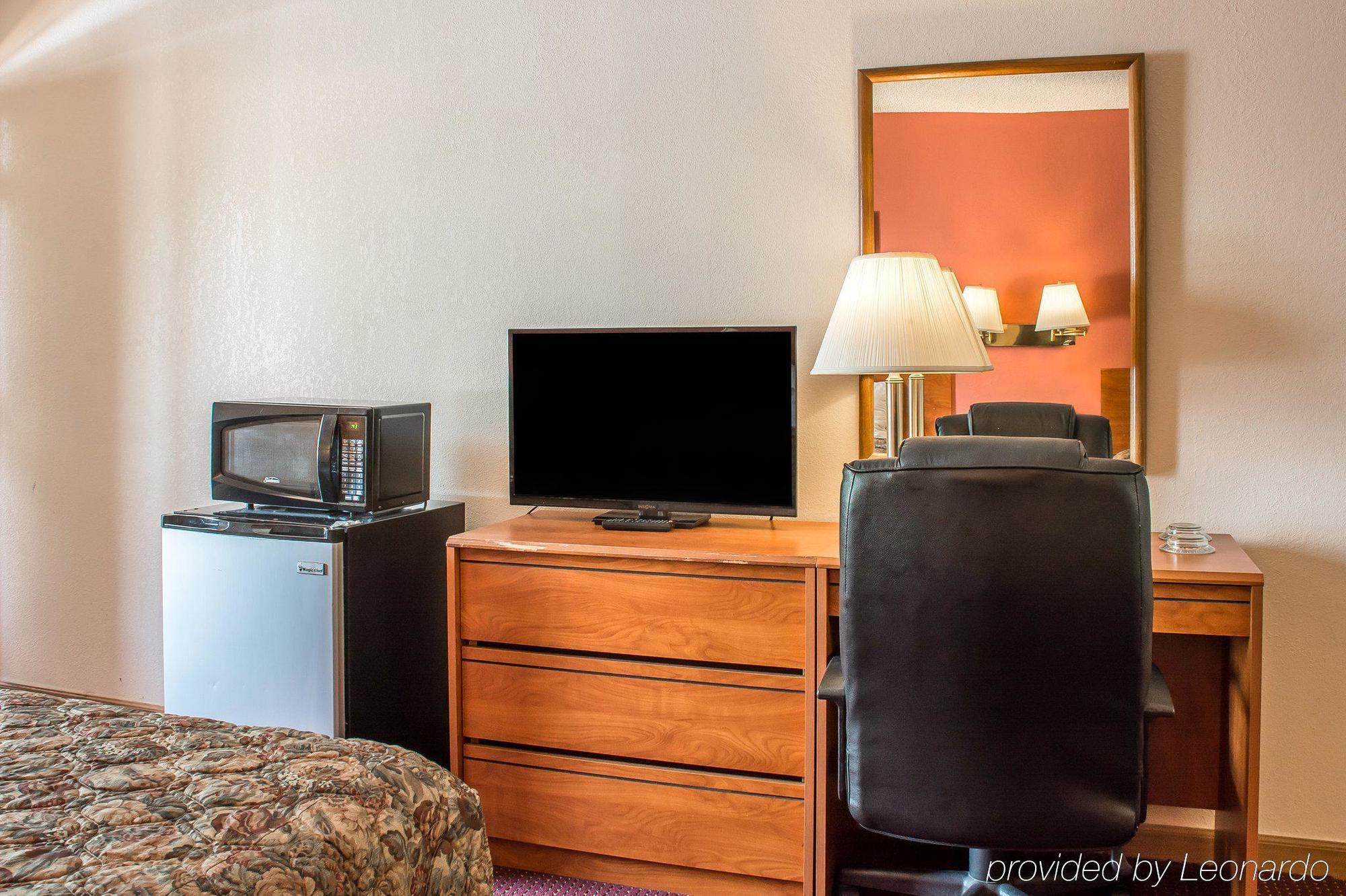 Econo Lodge Madison Exteriör bild
