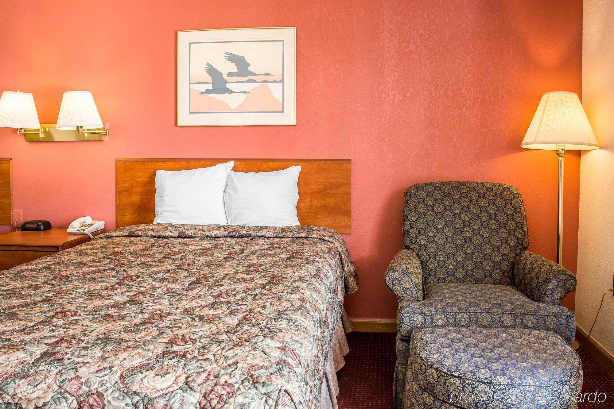 Econo Lodge Madison Exteriör bild
