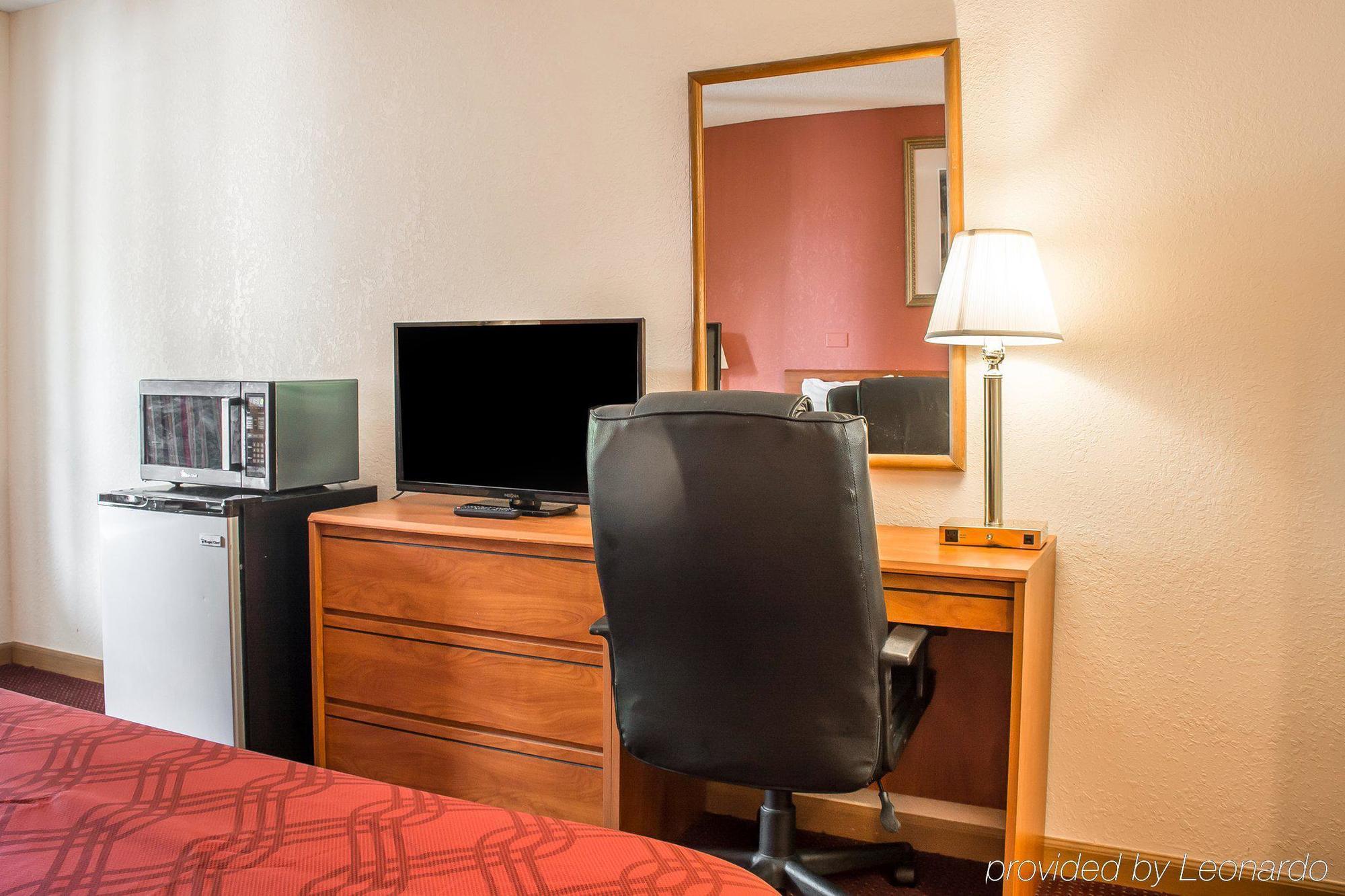 Econo Lodge Madison Exteriör bild